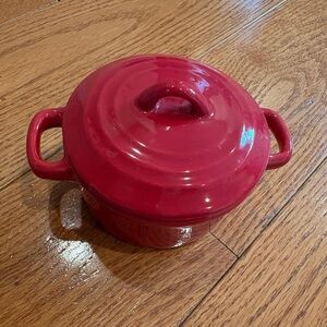 Tabletops Gallery Misto Mini Crock – Red Individual Casserole Dish w/ Lid